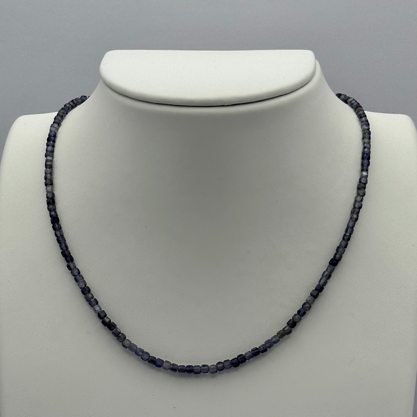 Single Choker: Iolite