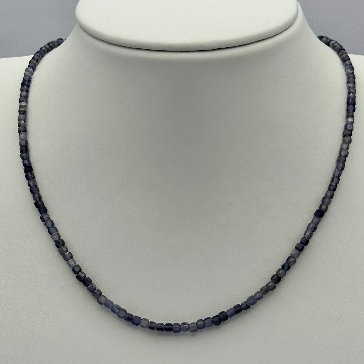Single Choker: Iolite